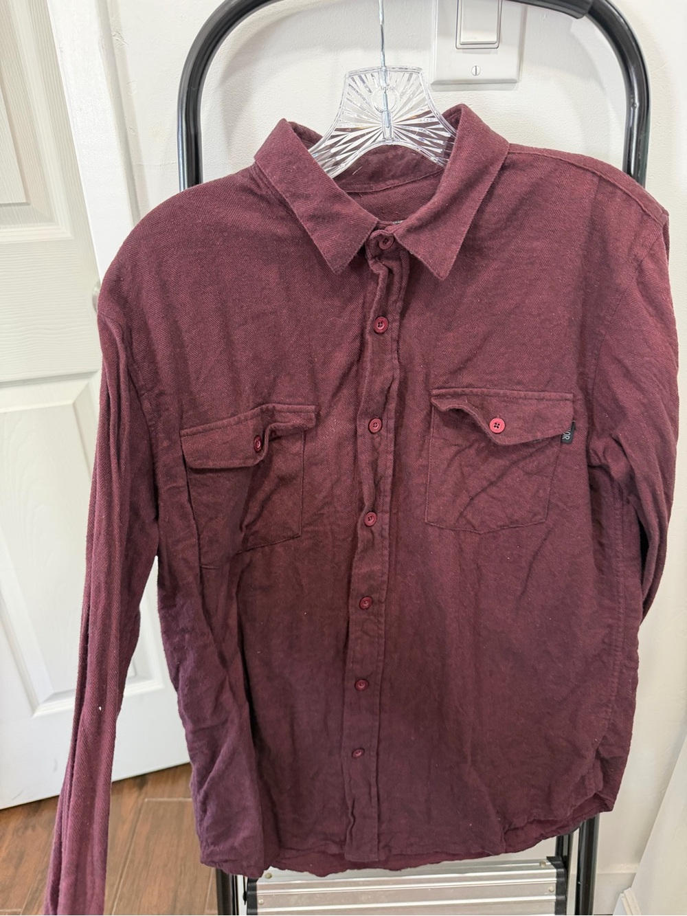 Men's Long-Sleeve Casual Button-Down Shirt in Burgundy
